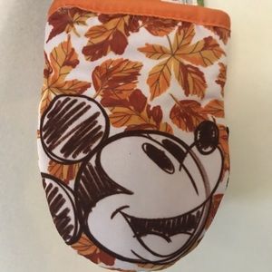 Mickey Mouse oven mitts